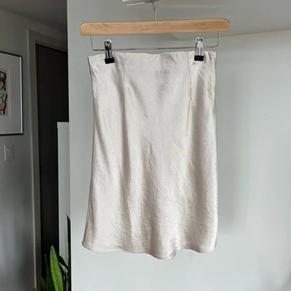 Aritzia Babaton Slip Mini Skirt in Denude Feminine Satin - Picture 7 of 9